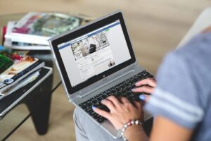 Lire la suite à propos de l’article Simplifiez la gestion des horaires avec un logiciel de pointeuse horaire
